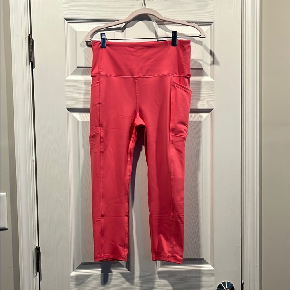 Capri Length Chic Coral High-Waisted Leggings Size M. New with tags